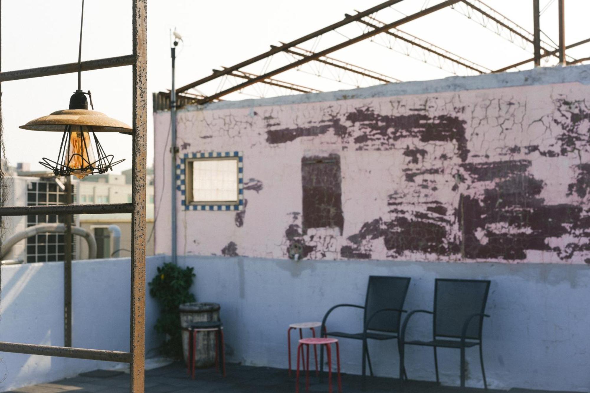 Loft18 Hostel Tainan Buitenkant foto