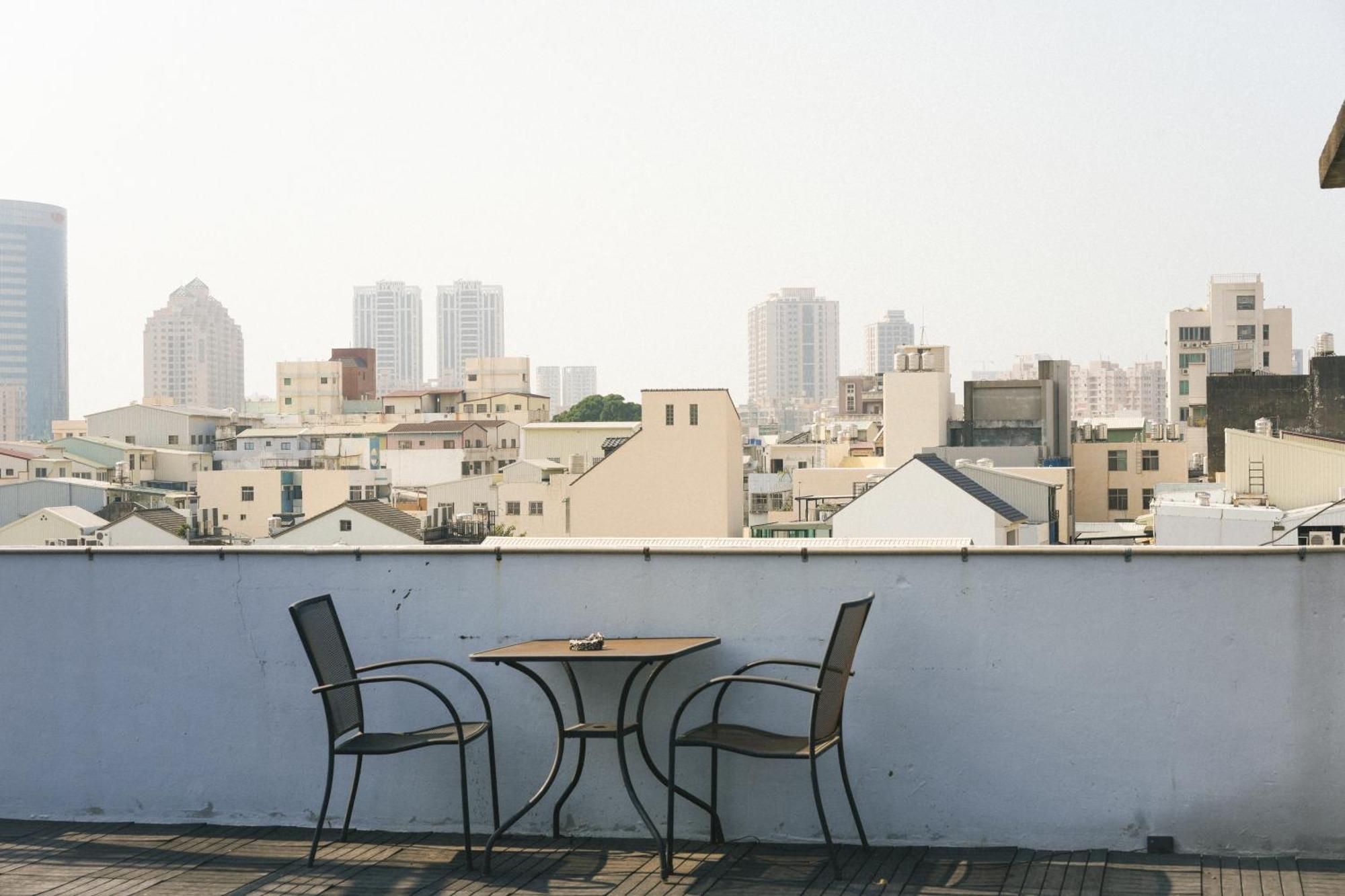 Loft18 Hostel Tainan Buitenkant foto