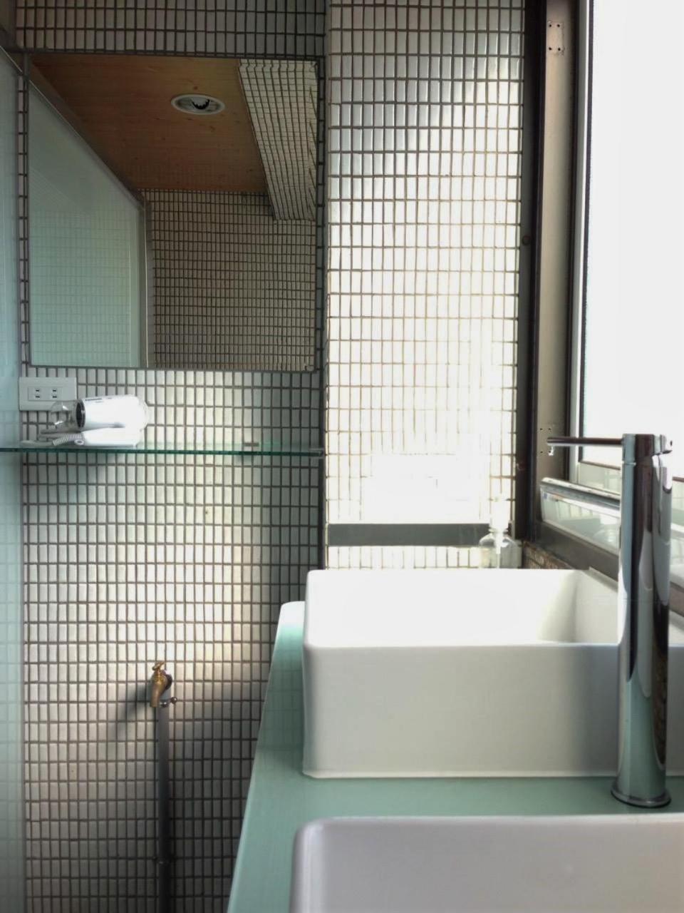 Loft18 Hostel Tainan Buitenkant foto